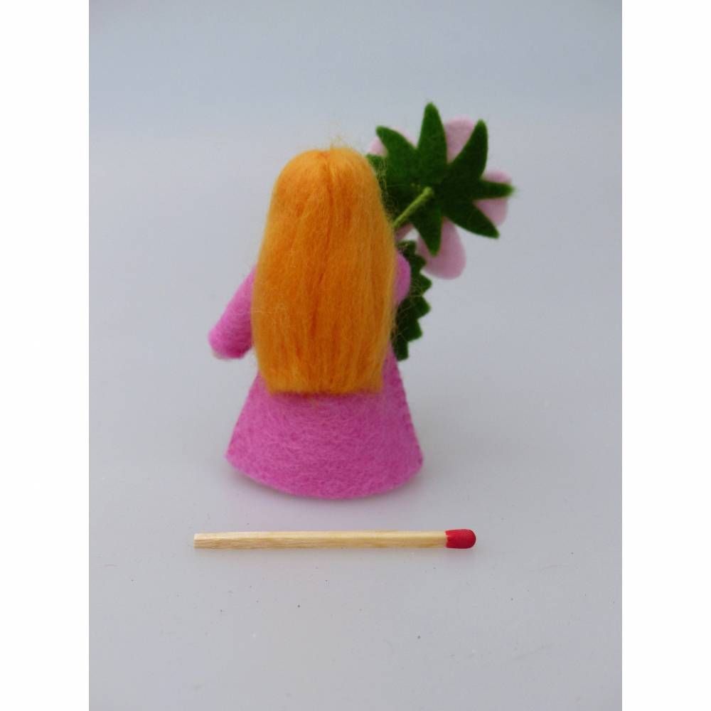 Blumenkind Heckenrose, Jahreszeitentisch Sommer, Filzpüppchen, Jahreszeiten Deko Figur Bild 3