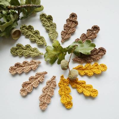 3-4 gehäkelte Eichenblätter nach Farbwahl zum Aufnähen Herbstlaune-Jahreszeiten,Blumengesteck,herbstliche Deko