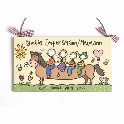 Personalisiertes Holz-Türschild für Familien mit Namen & Figuren auf Pferd – Geschenk zum Einzug / Umzug, einzigartiges Haustürschild, individuelles Holzschild