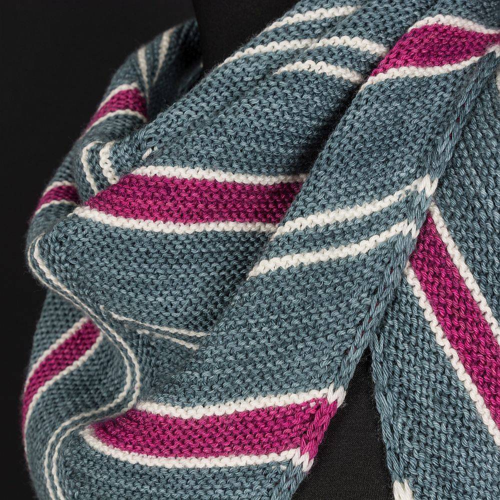 Strickanleitung Dreieckstuch mit Streifen Drifting Lines Bild 8