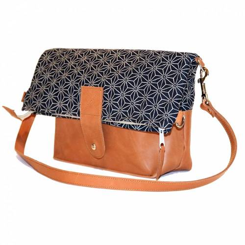 BESONDERE SCHULTERTASCHE Leder cognac & Stoff Design „Asanoha” Japan