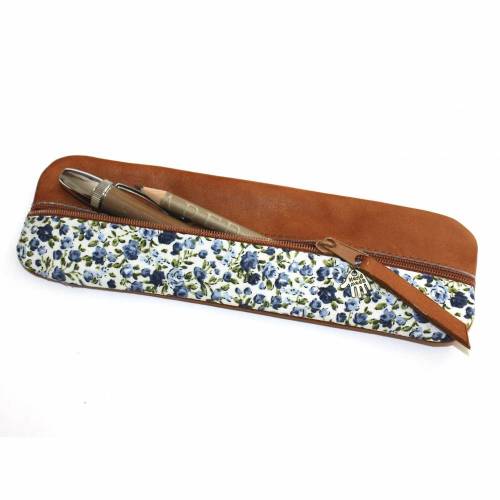 FEDERMÄPPCHEN Leder & blaue Rosen