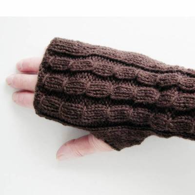 Stulpen, Pulswärmer Schaf-Wolle, mit Daumen, handgestrickte Marktfrauen-Handschuhe, Stulpen Zopfmuster, Handstulpen