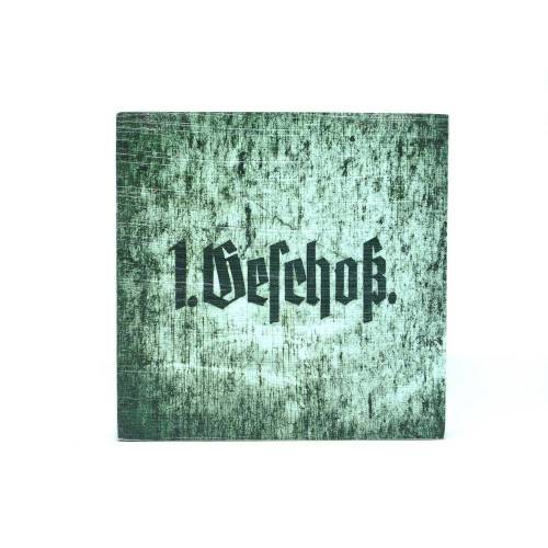 Schriftzug 1. Geschoß, Fotografie, Foto auf Holz, im Quadrat, 10 x 10 cm