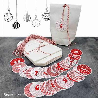 Adventskalender rot-weiß zum Befüllen – 24 weiße Kraftpapiertüten mit Zahlenanhängern & Kordeln