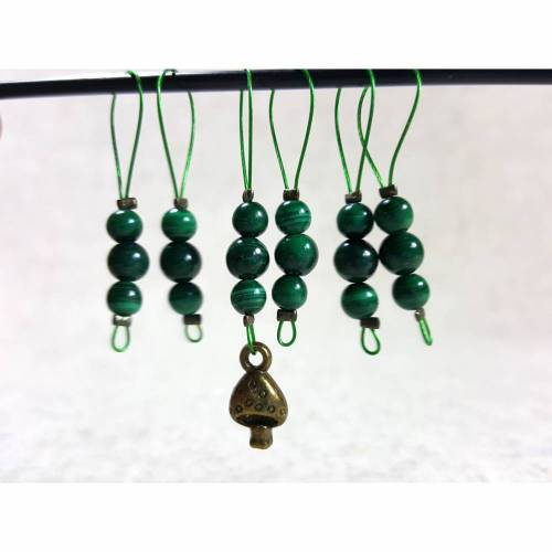 Edelstein Maschenmarkierer mit grünem Malachit und Pilz-Anhänger