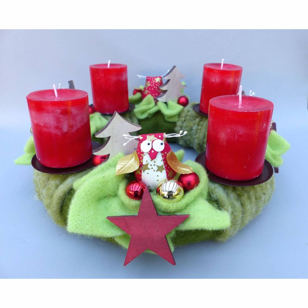 Adventskranz aus Filz mit Eulen in Rot-Grün Bild 1
