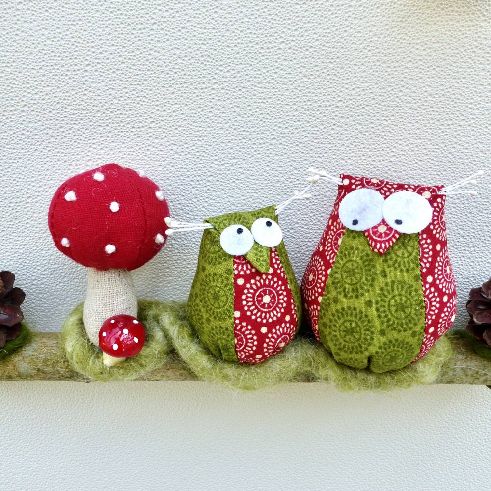 Türkranz* mit Eulen-Paar mit Fliegenpilz auf Ast, Herbst-Fensterdeko Bild 2