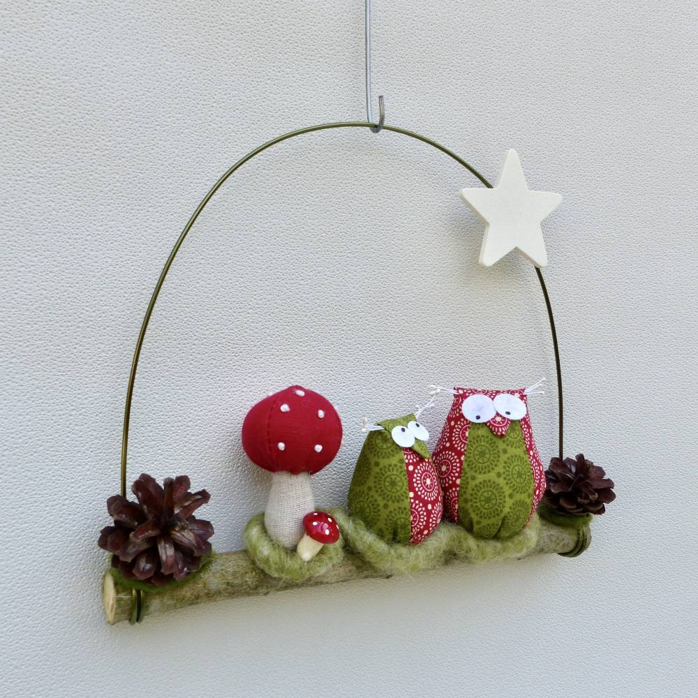 Türkranz* mit Eulen-Paar mit Fliegenpilz auf Ast, Herbst-Fensterdeko Bild 3