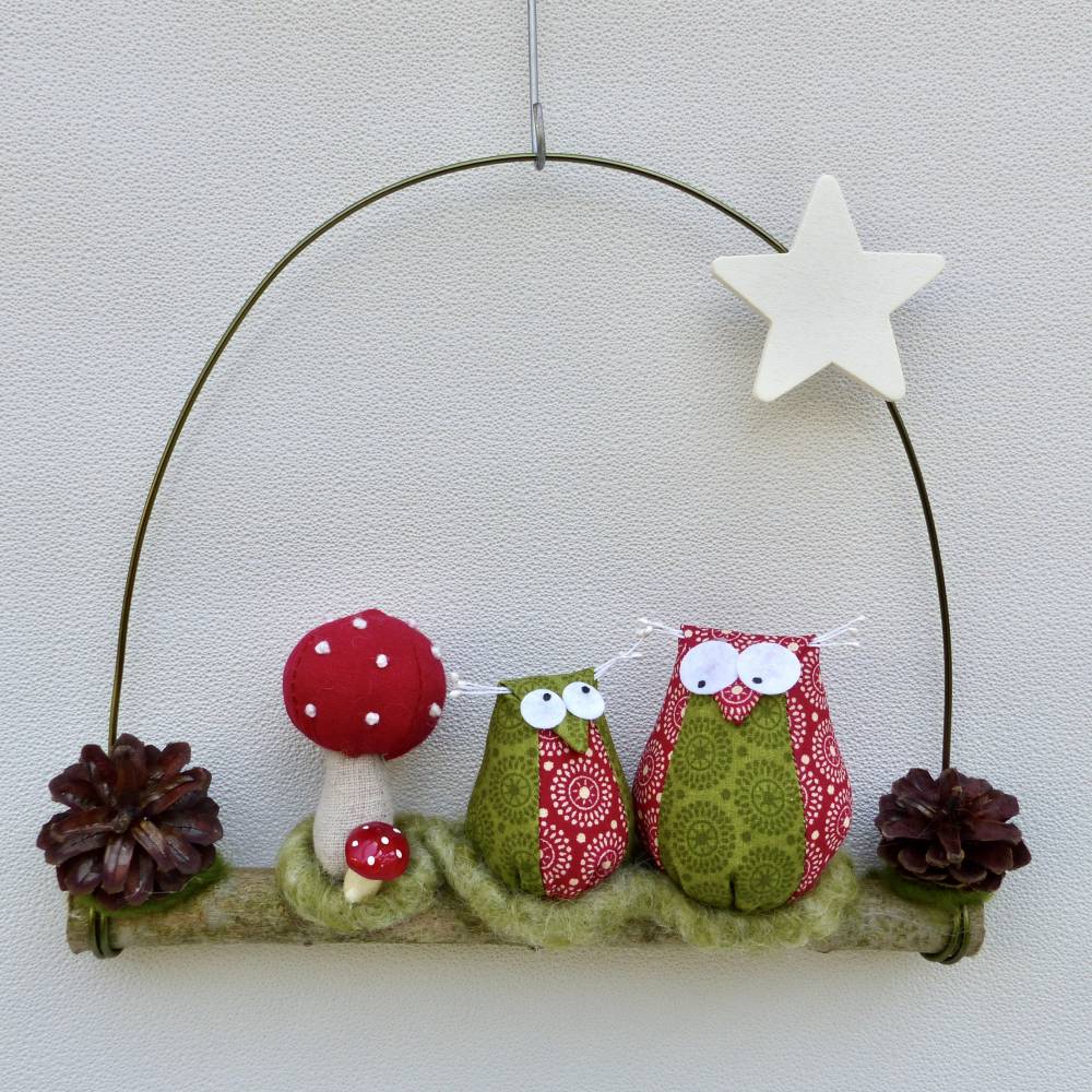 Türkranz* mit Eulen-Paar mit Fliegenpilz auf Ast, Herbst-Fensterdeko Bild 5