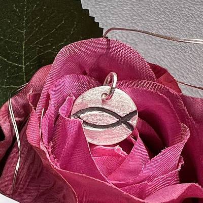 runder Anhänger Ichthys aus 999 Silber, Geschenk für Kommunion, Konfirmation, Firmung