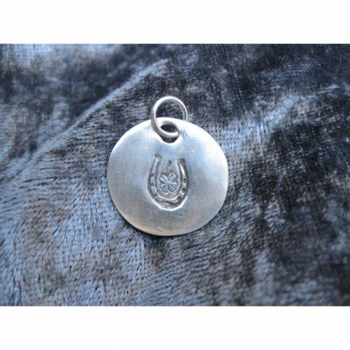 Glücks-Amulett mit Hufeisen und Kleeblatt aus 999 Silber