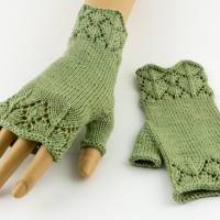 Elegante Stulpen mit Lochmuster Leah; (Strickanleitung), Armstulpen stricken