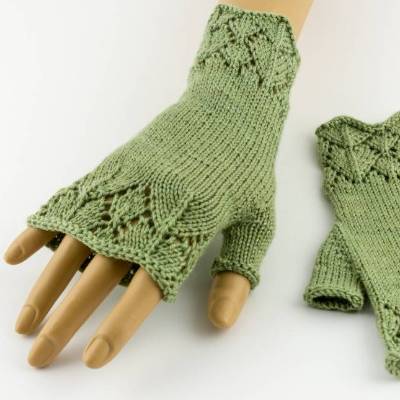 Elegante Stulpen mit Lochmuster Leah; (Strickanleitung), Armstulpen stricken