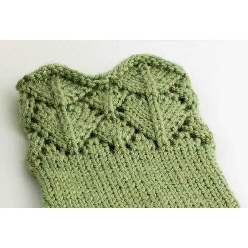 Elegante Stulpen mit Lochmuster Leah; (Strickanleitung), Armstulpen stricken Bild 3