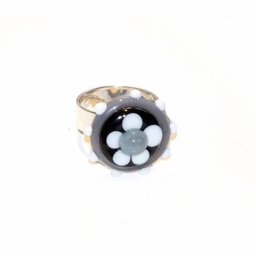 Handgefertigter Lampwork Ring – Glasperle Blume in Grau/Schwarz/Weiß – Verstellbar & Unikat