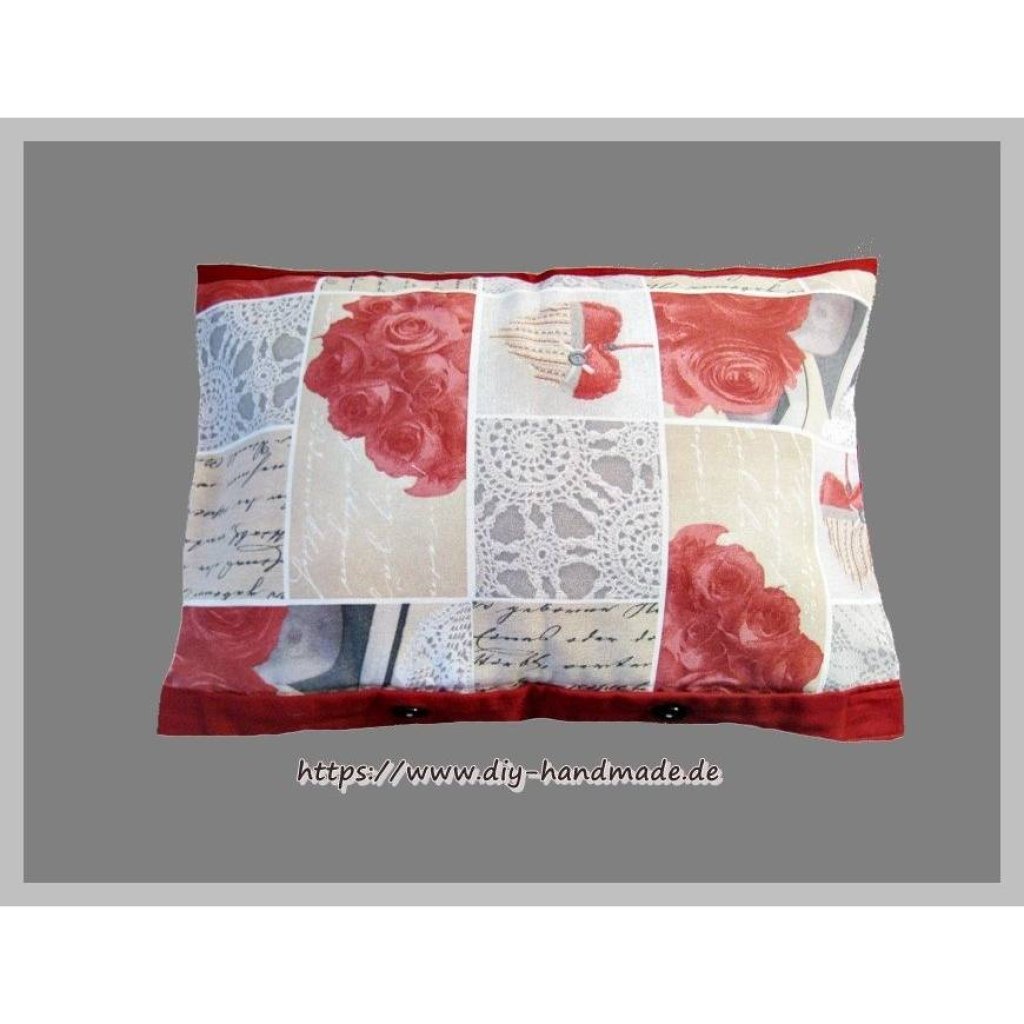 Moderne Kissenhülle mit Rosenmotiv – Upcycling Deko-Kissenbezug 50 cm x 33 cm Unikat