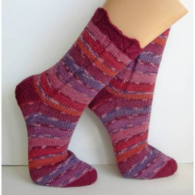 Spitzenrand Socken Wunschgröße, Damensocken, Wollsocken, Spitzenrand gestrickt, Ringelsocken, bunte Damensocken, handgestricke Socken rot