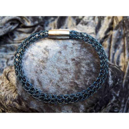 Viking knit Armband, handgestrickt aus blauem Draht