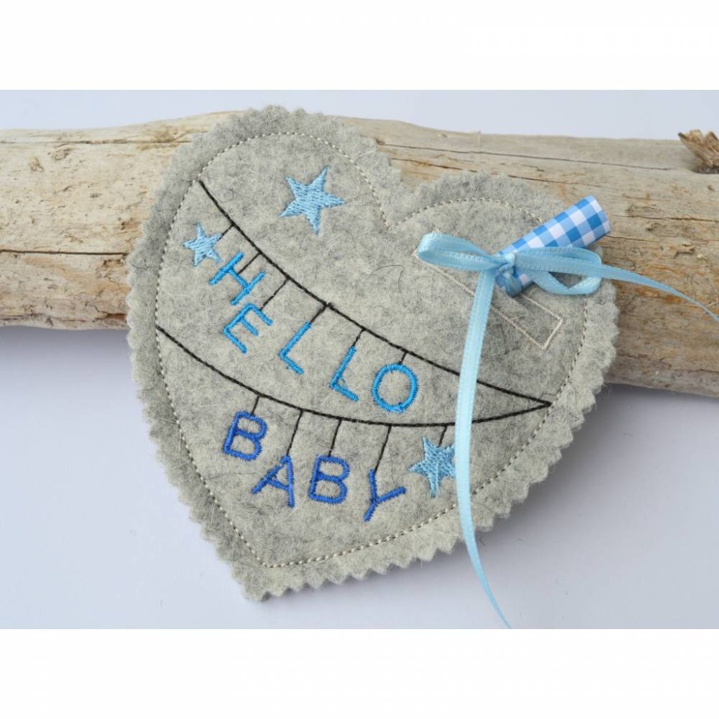 ITH Stickdatei Geschenkanhänger zur Geburt für 10x10cm Rahmen Bild 5