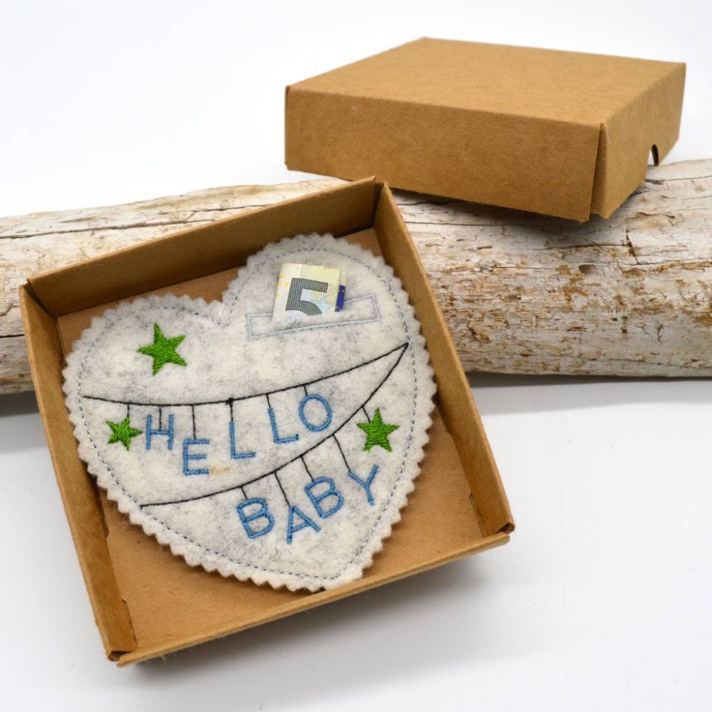 ITH Stickdatei Geschenkanhänger zur Geburt für 10x10cm Rahmen Bild 8