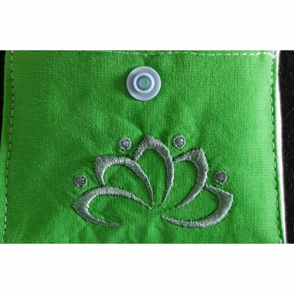 Besticktes Tampontäschchen grün mit Lotusblume – Unikat, 9 x 7 cm, kleine Geldbörse, Hygieneetui Bild 3