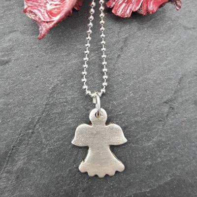 Schlichter kleiner Engel aus 999 Silber mit Kugelkette aus 925 Silber
