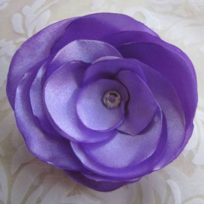 Lila Haarklammer Brosche Stoffblume Haarblume Haarblüte Klammer Flieder "Maud" Taufe Hochzeit