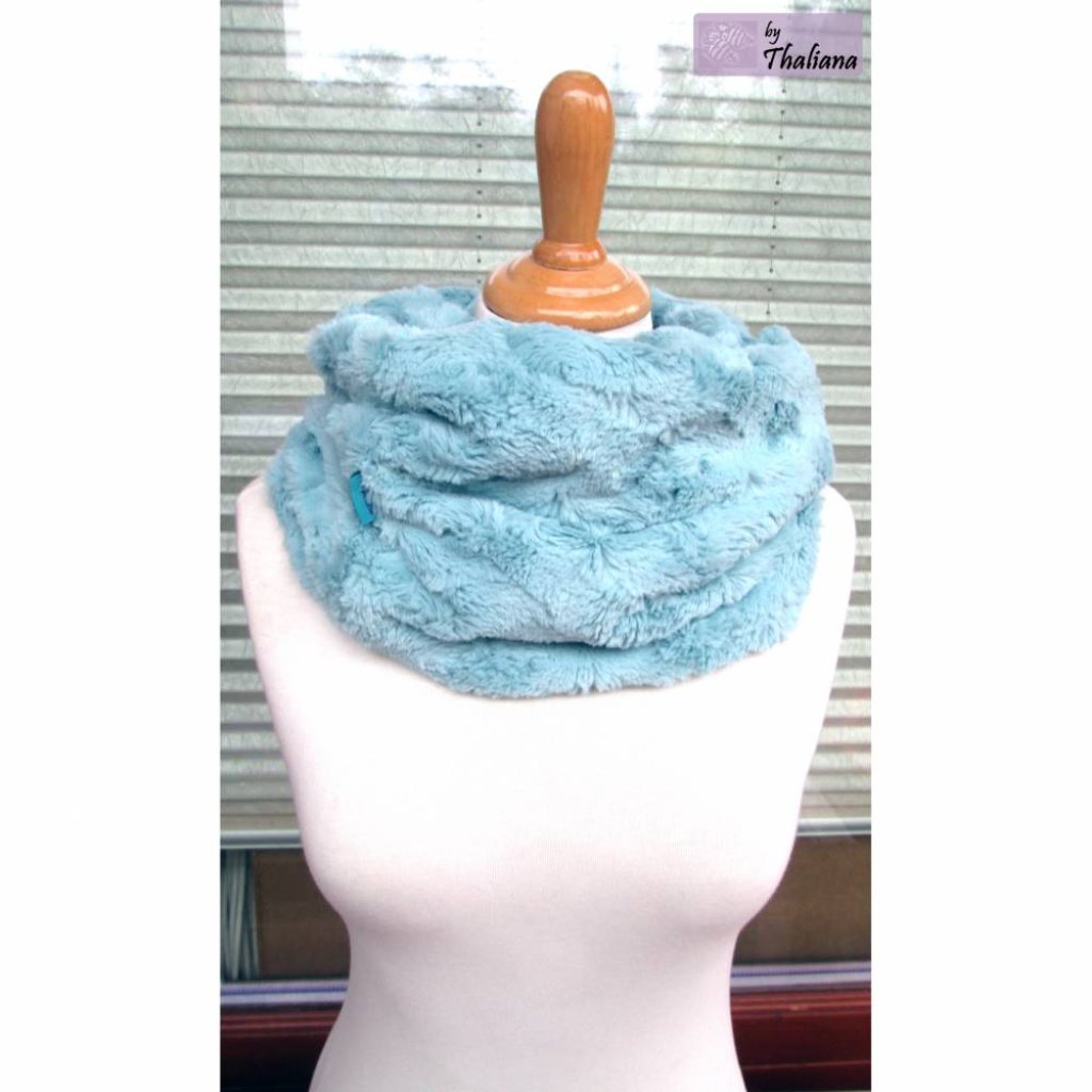 EISprinzessin eisblauer kuscheliger Loop Schal für Damen Bild 3