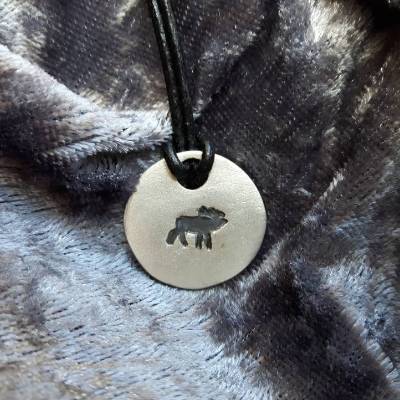 Anhänger Amulett Hirsch aus 999 Silber am Lederband