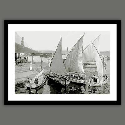 Schiffe - Fischerboote - Segelboote im Hafen am Meer -  KUNSTDRUCK Poster gerahmt - Vintage Wandbild Fotografie 1902