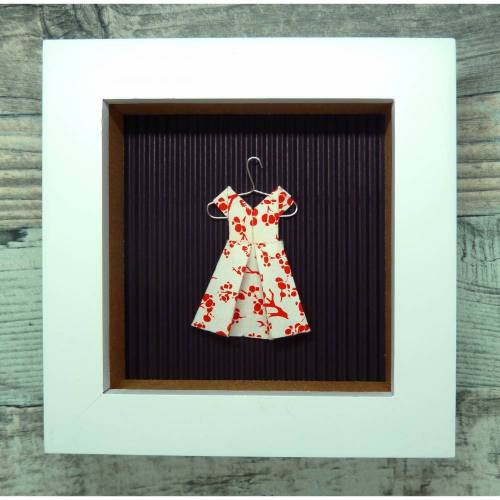 Gefaltetes Kleidchen mit Blütenmuster // Minibild 10 x 10 cm zum Aufstellen oder Hängen