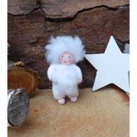 Schneeflocke-Anhänger, Blumenkind, Winter-Jahreszeitentisch, Christ-Baumschmuck für Weihnachten, Filzpüppchen oder Deko Figur