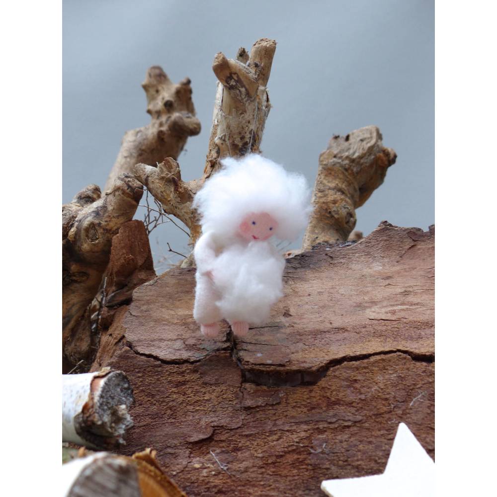 Schneeflocke-Anhänger, Blumenkind, Winter-Jahreszeitentisch, Christ-Baumschmuck für Weihnachten, Filzpüppchen oder Deko Figur Bild 2