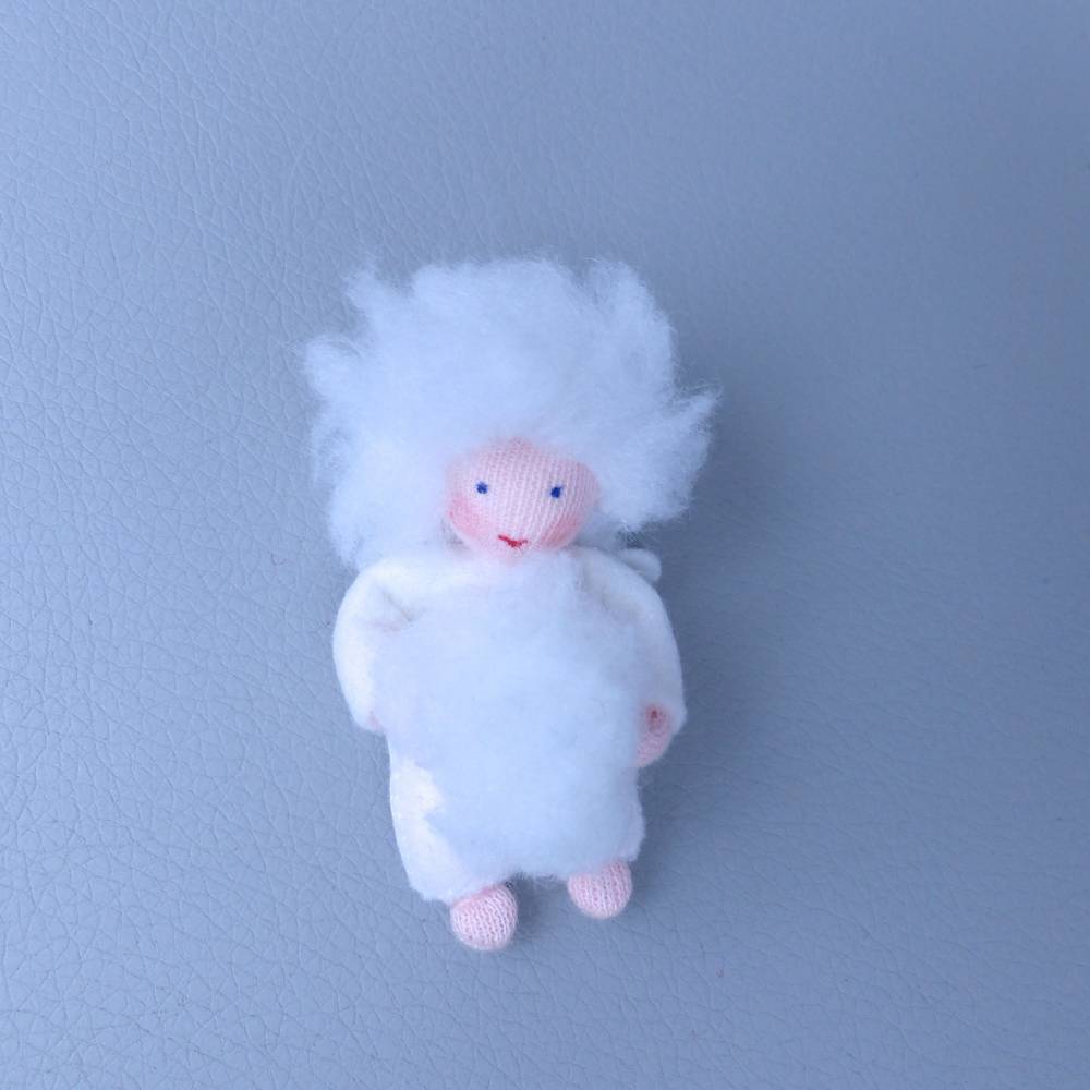 Schneeflocke-Anhänger, Blumenkind, Winter-Jahreszeitentisch, Christ-Baumschmuck für Weihnachten, Filzpüppchen oder Deko Figur Bild 6