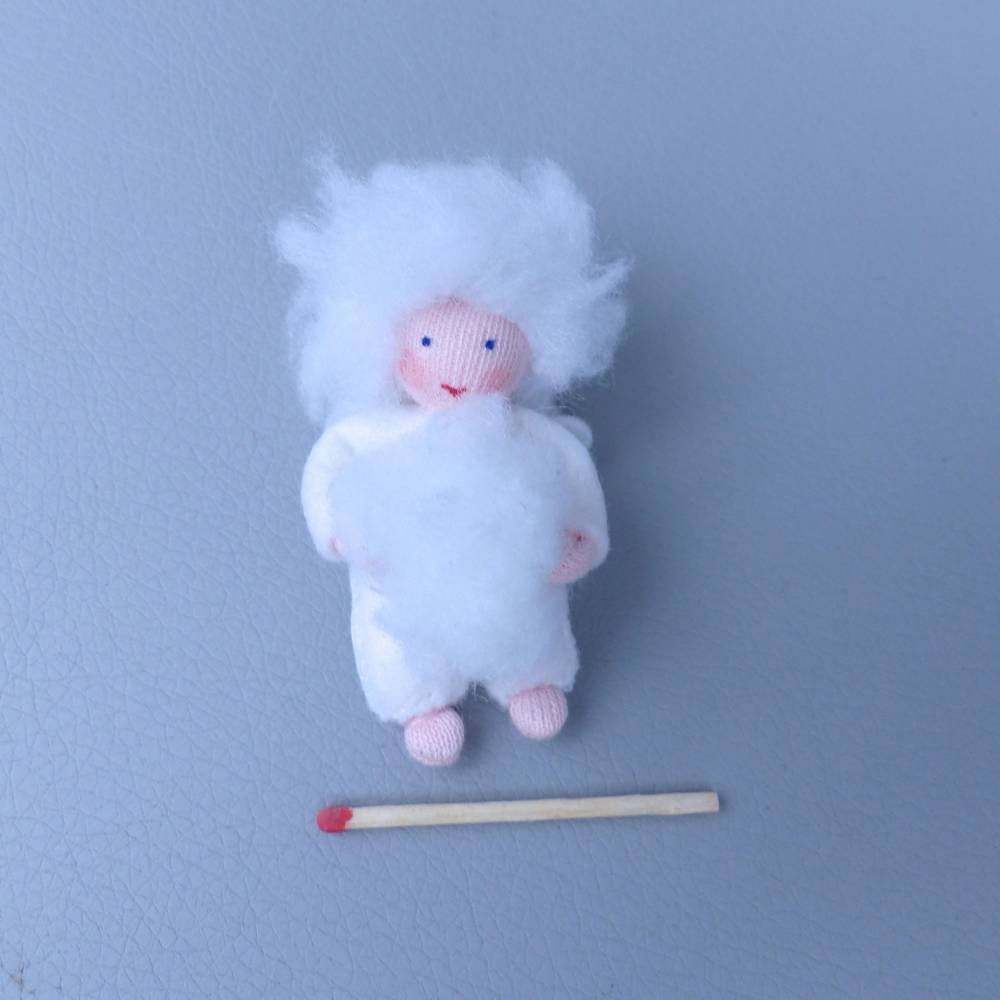 Schneeflocke-Anhänger, Blumenkind, Winter-Jahreszeitentisch, Christ-Baumschmuck für Weihnachten, Filzpüppchen oder Deko Figur Bild 7