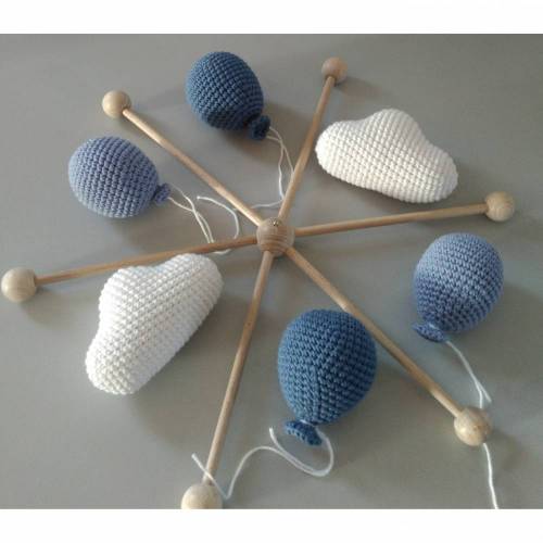 Süßes Baby Mobile mit gehäkelten Luftballons  und Wolken - fast alle Farbkombinationen möglich