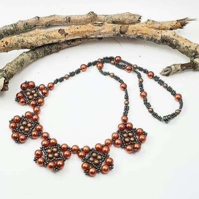 „Herbstzauber" – Handgefädelte Halskette in Orange & Kupfer