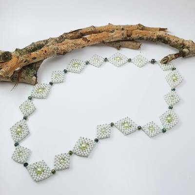 „Sweet Mint Mirage – Handgefertigtes Collier zwischen Büro & Ball