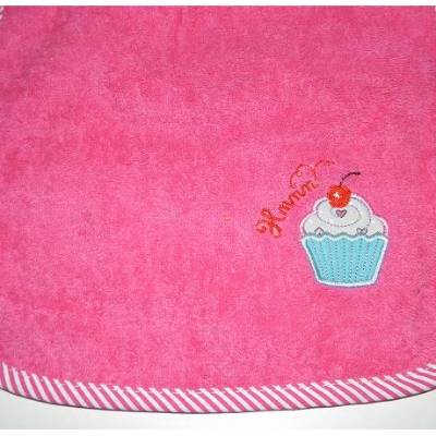 Lätzchen, Schlupflätzchen, Latz, Babylatz, bestickt, Muffin, Applikation, mit Name, personalisiert, Riesenschlupflatz, Dieda