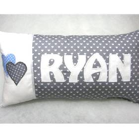 Personalisiertes Kissen als Hochzeitsgeschenk & Valentinstag Geschenk – Kissen mit Namen, Herzen & Wunschfarbe