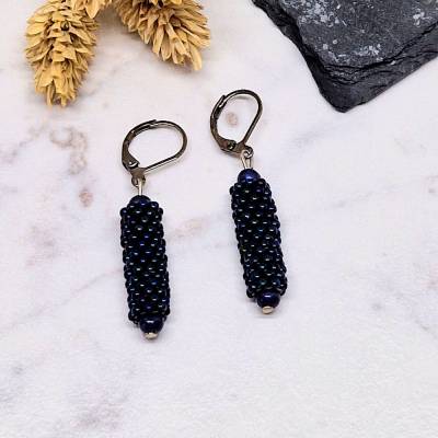 "Midnight Blue" Ohrringe – Handgefertigt aus nachtblauen Glas-Samenperlen