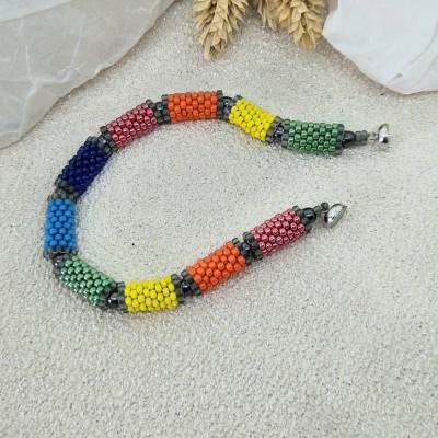 Handgefertigtes Armband aus 2mm Samenperlen mit Magnetverschluss – Farbenfroher Schmuck, 18cm Länge