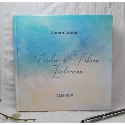 Gästebuch zur Hochzeit personalisiert mit Name, Spruch und Datum; Aquarell-Hintergrund in Himmelblau und Vanille, Kalligraphie und Handlettering, Hochzeitsgeschenk, Geschenkidee, Hochzeitsgästebuch, Hochzeitsbuch, individualisiert