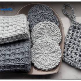 Beauty-Set aus Baumwolle: Wiederverwendbare Kosmetikpads, Waschlappen & Seifensäckchen – Grau & Weiß, Handarbeit