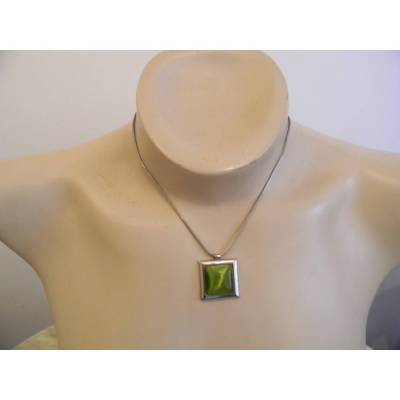 *** Bezaubernde Kette mit grünen Stein *** Modeschmuck