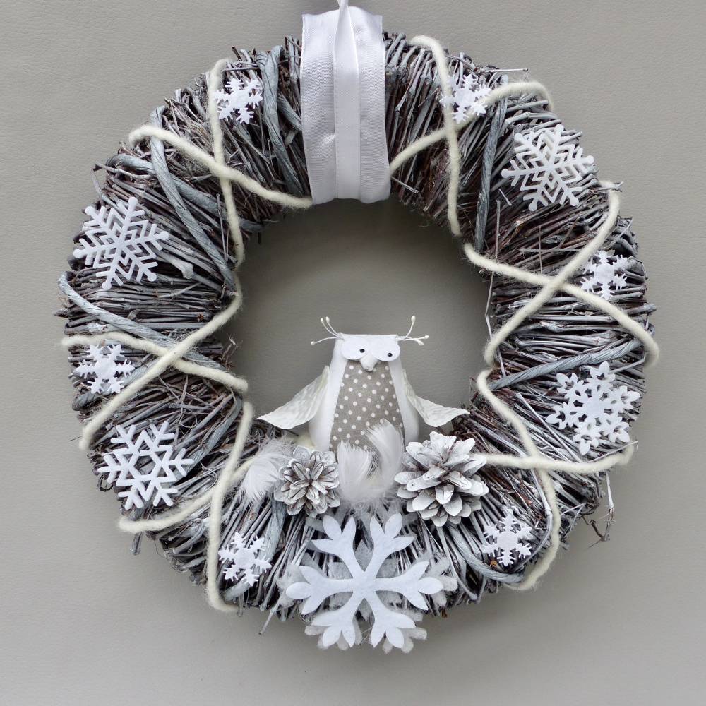 Türkranz für den Winter, Winterkranz, Deko-Kranz mit Stoff-Eule Bild 1