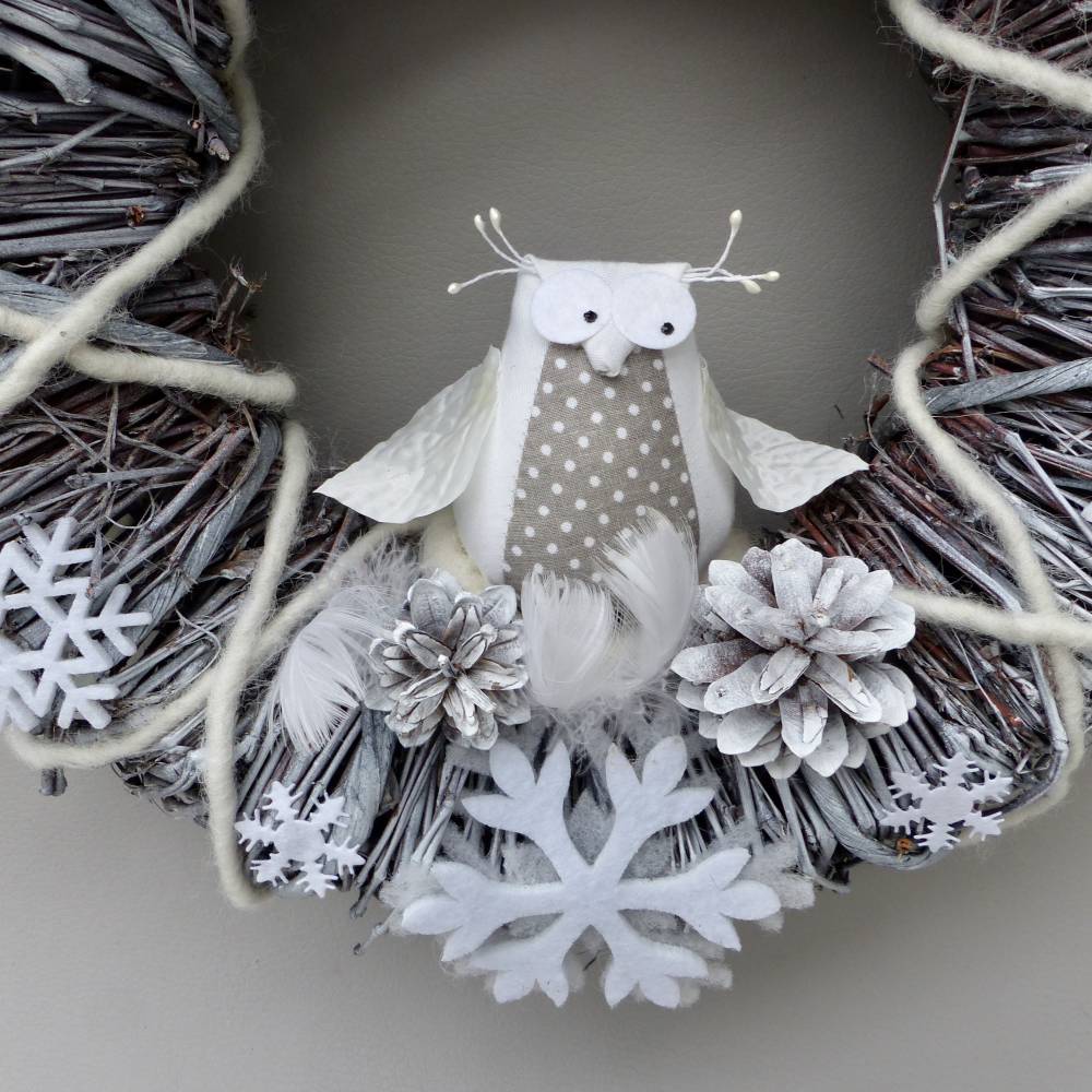 Türkranz für den Winter, Winterkranz, Deko-Kranz mit Stoff-Eule Bild 3