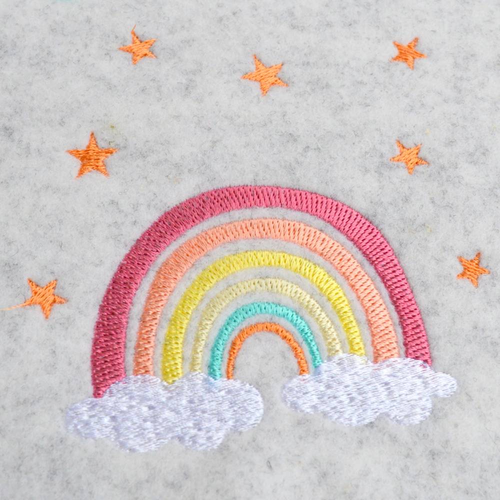 Stickdatei Regenbogen auf der Wolke Vollstick SET verschiedene Größen Bild 1