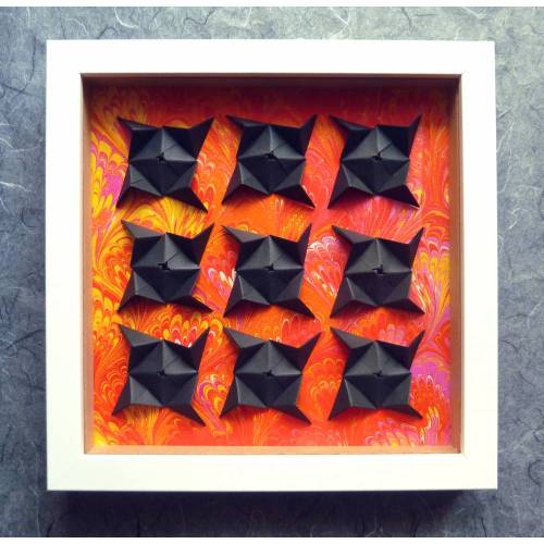 Black widows on red // 3D-Wandbild aus Origami im Objektrahmen